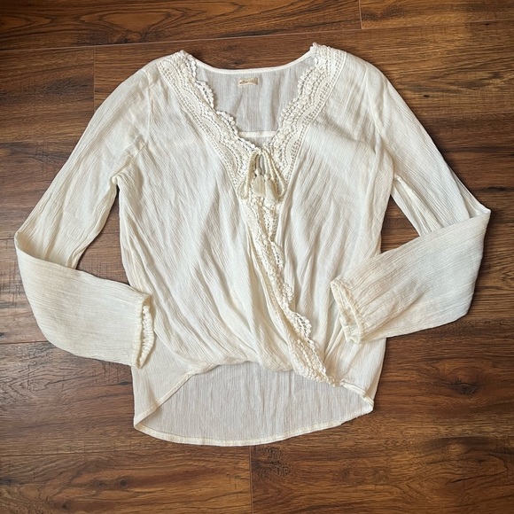 Hollister Cream Lightweight Long Sleeve Blouse Lace Boho Coastal Preppy‎ XS - Picture 1 of 7